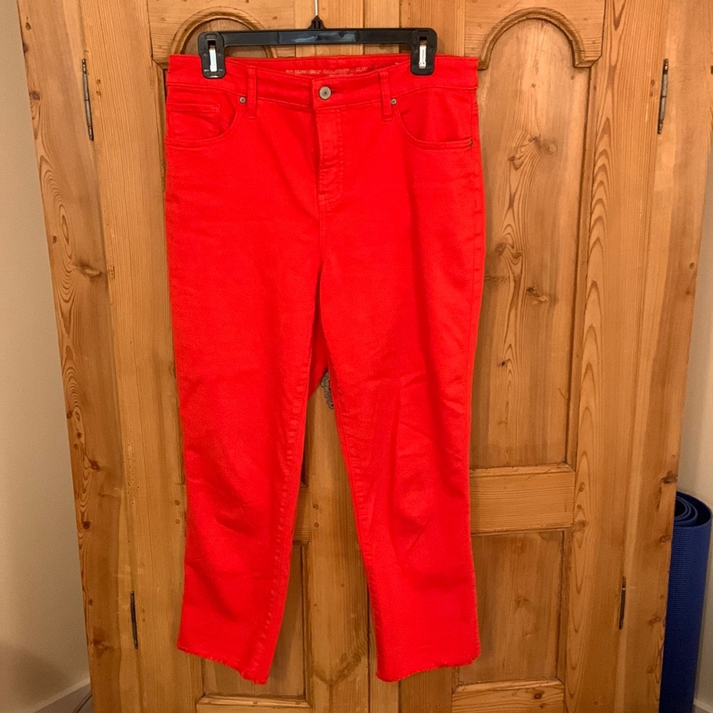 Chico’s Size 1 Slim Leg Cropped Pants Red/Orange color
